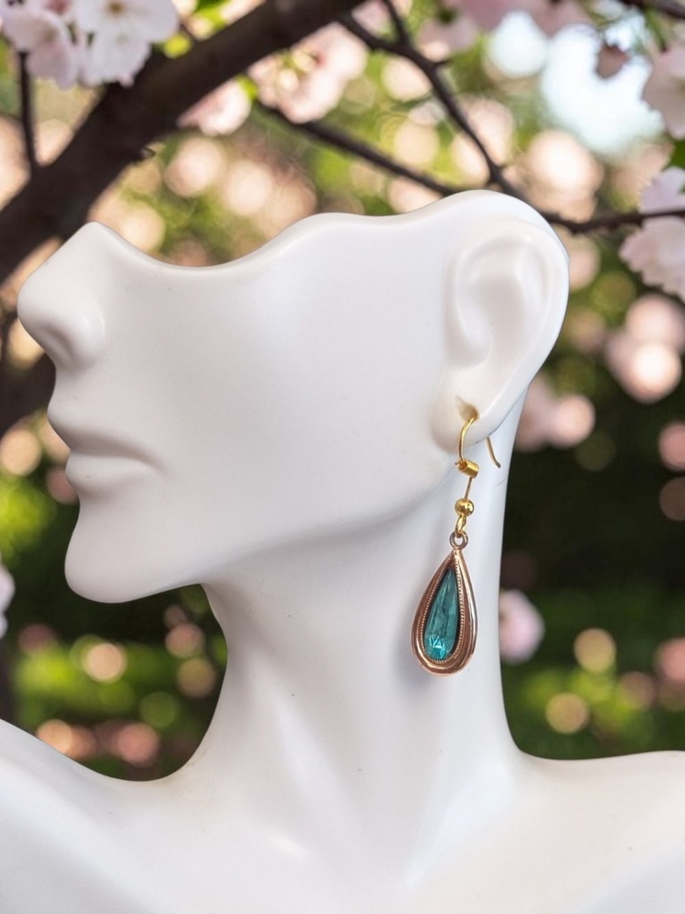 Vtg Goldtone Teardrop Earrings with Teal Inlay